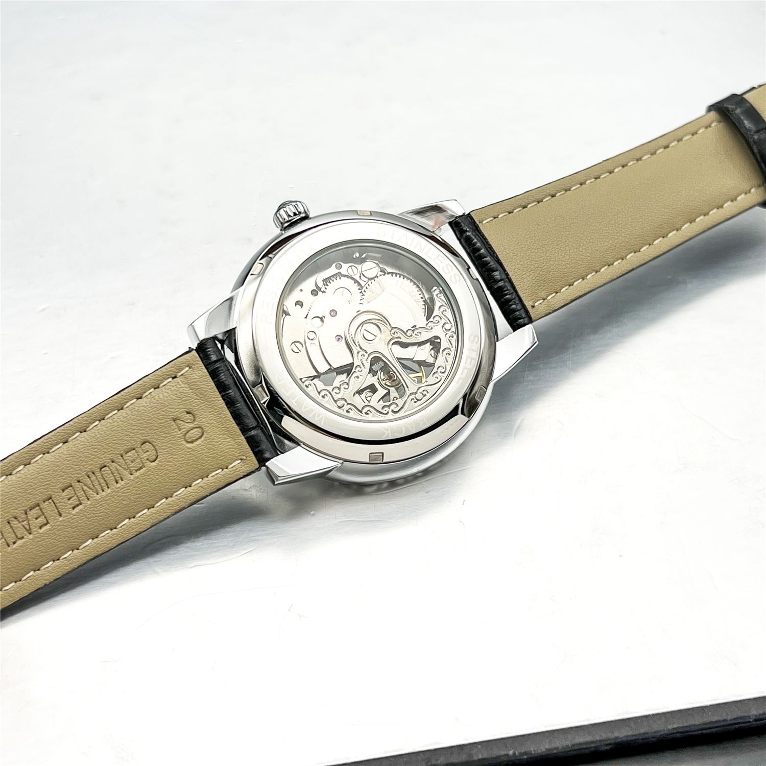 New High-Value Lightweight Lux - огляд і ціна Luxury Watch Value