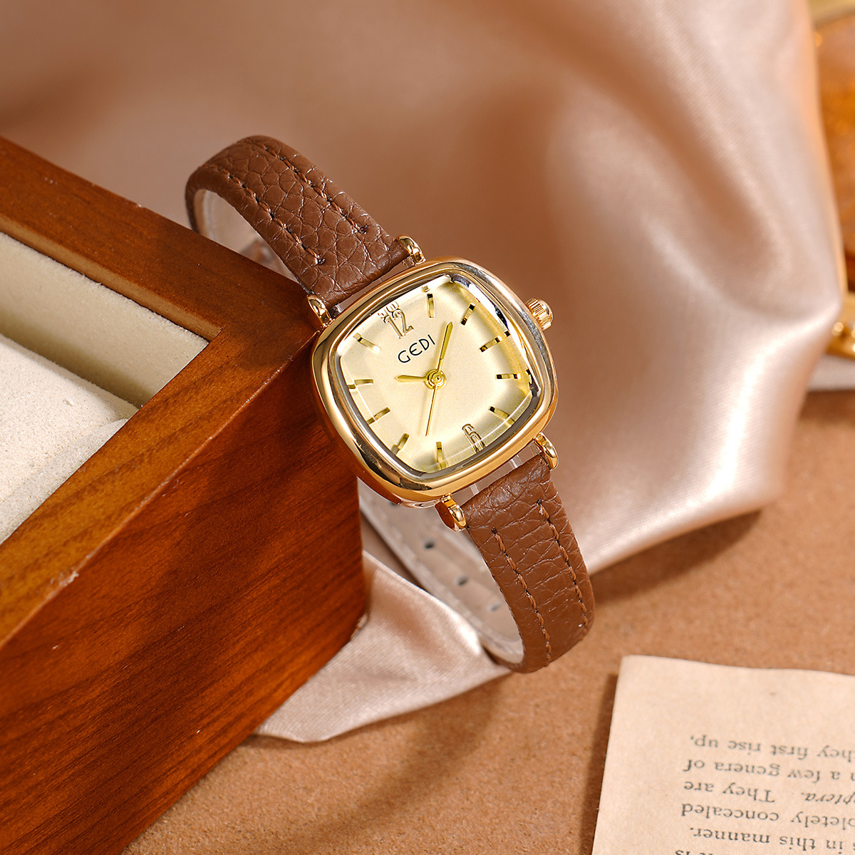 UTHAI 61018 CQ490 Simplicity,  - огляд і ціна Luxury Watch Value