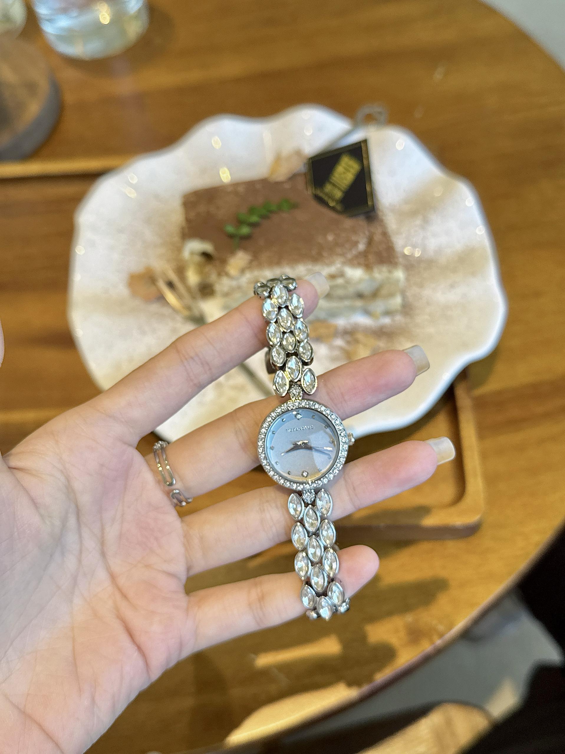 High-end women's watches with  - огляд і ціна Luxury Watch Makes